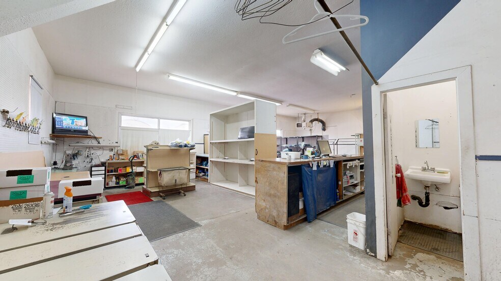 More Photos Of 4707 50 st, Stettler Service For Sale