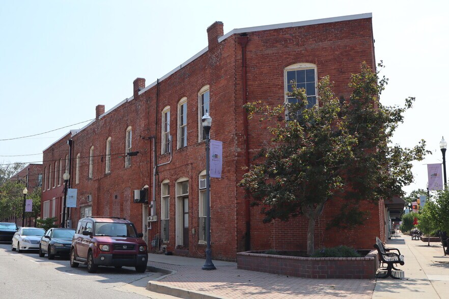 More Photos Of 1736 N Broad St, Commerce Office For Lease