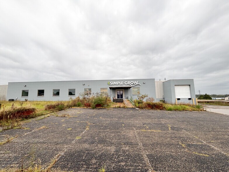 Primary Photo Of 1475 S Sam Houston Blvd, Houston Warehouse For Sale