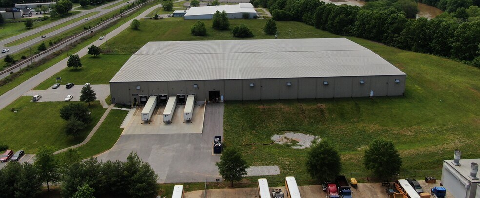 More Photos Of 370 High Rail Way, Bowling Green Warehouse For Lease
