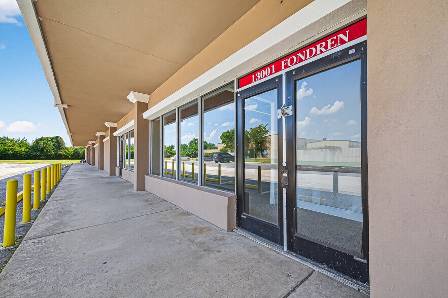 More Photos Of 13001-13011 Fondren Rd, Houston Unknown For Lease