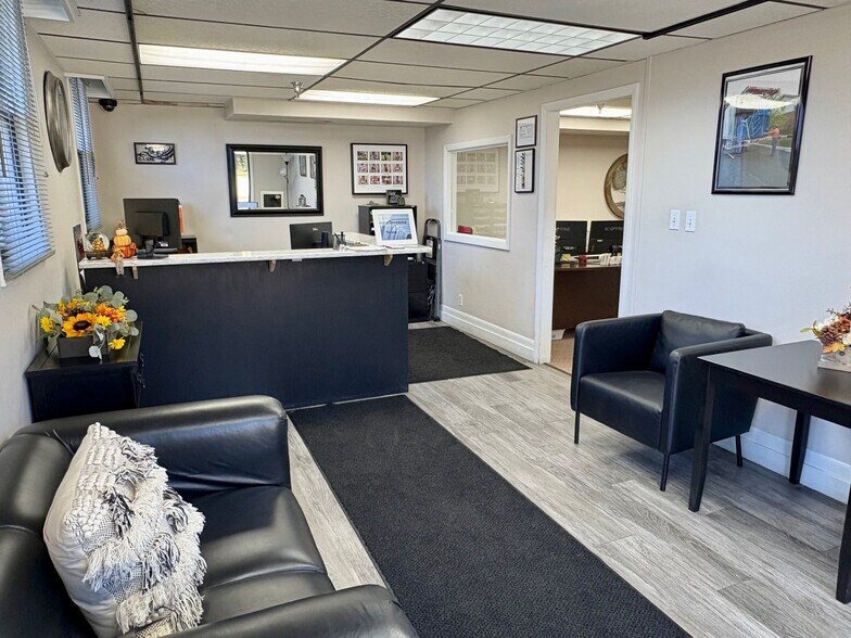 More Photos Of 2135 Industrial Pky, Elkhart Manufacturing For Sale