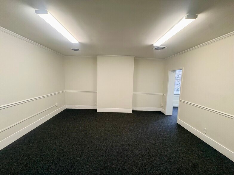 More Photos Of 214 Ponce de Leon Ave NE, Atlanta Restaurant For Lease