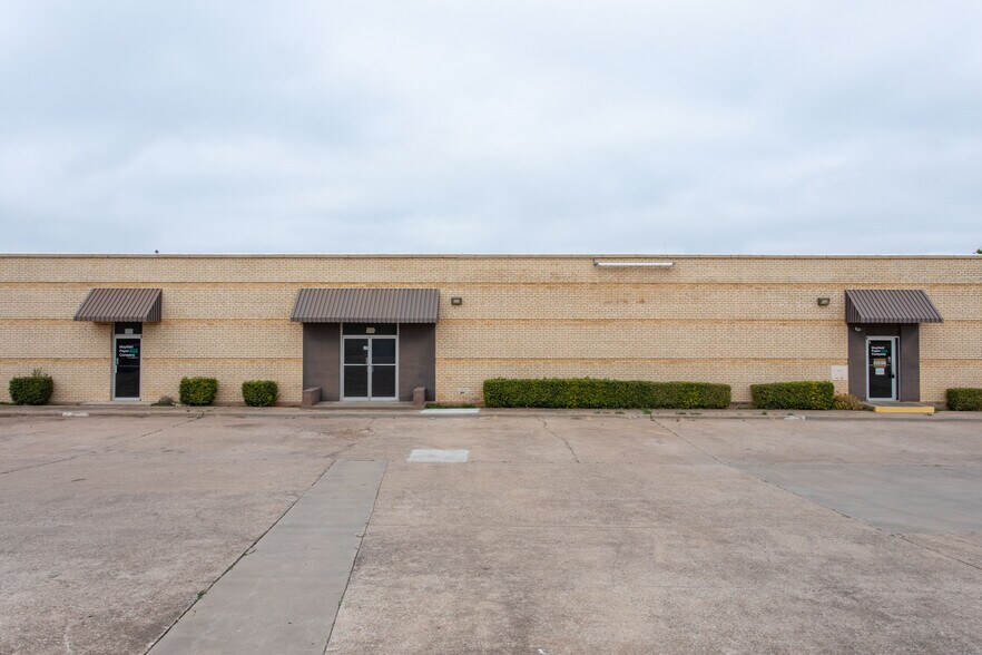 More Photos Of 2200 5th St, Wichita Falls Warehouse For Lease