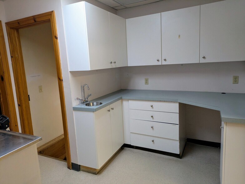 More Photos Of 1001 Greenville Hwy, Hendersonville Medical For Sale