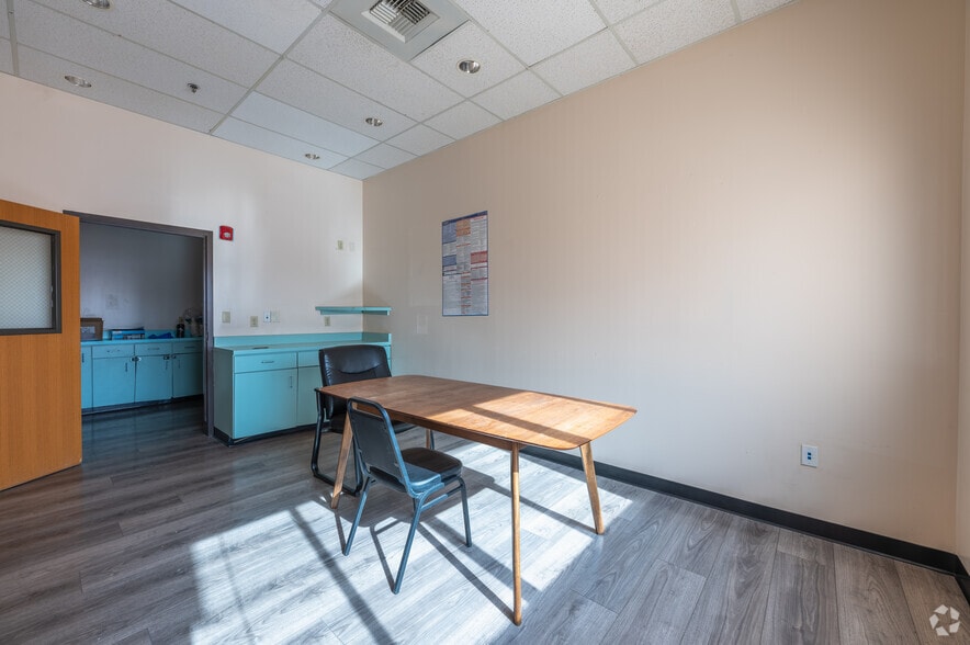 More Photos Of 1501-1503 E Calvada Blvd, Pahrump Medical For Sale