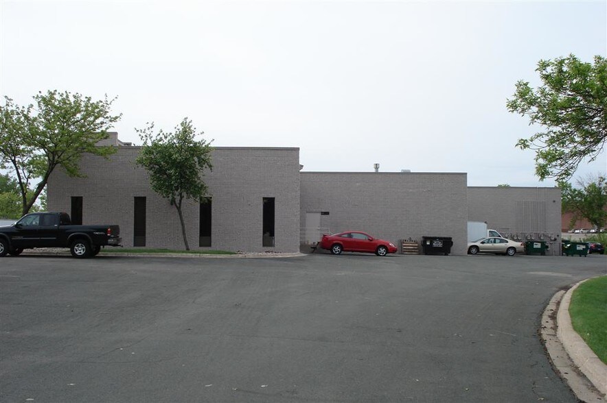 More Photos Of 11501-11555 K Tel Dr, Minnetonka Showroom For Lease