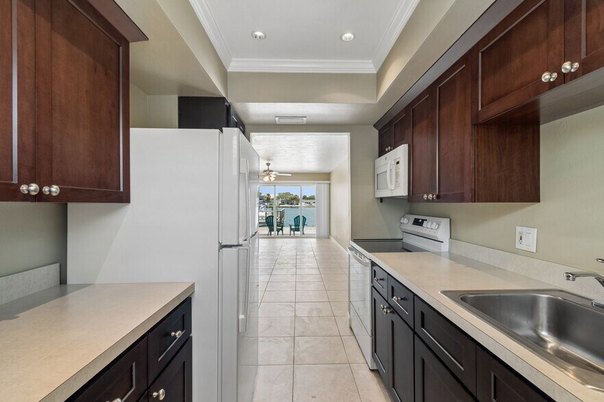 More Photos Of 2307 Bay Blvd, Indian Rocks Beach Apartments For Sale