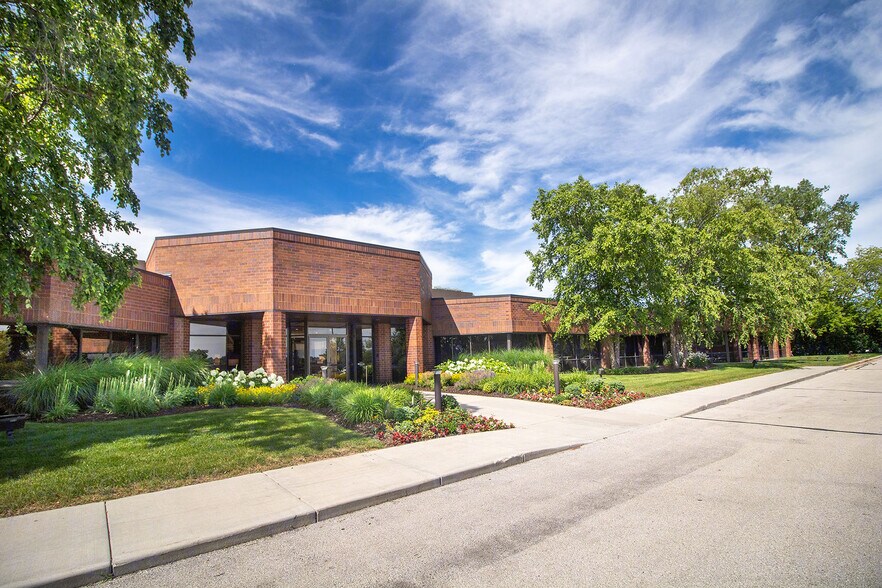 More Photos Of 250 N Patrick Blvd, Brookfield Office For Lease