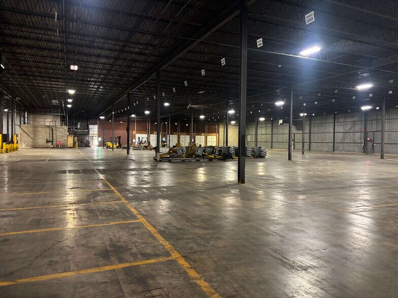 More Photos Of 1715 Dixie Rd, Neenah Industrial For Lease