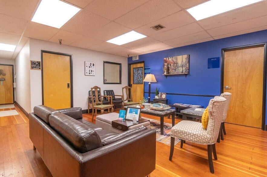 More Photos Of 706-708 Main St, Oregon City Office For Sale