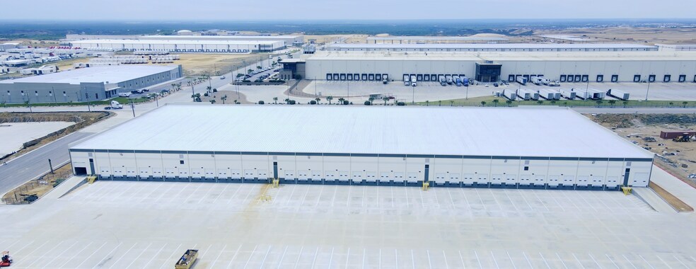 More Photos Of 854 Nicolas D. Hachar, Laredo Warehouse For Lease