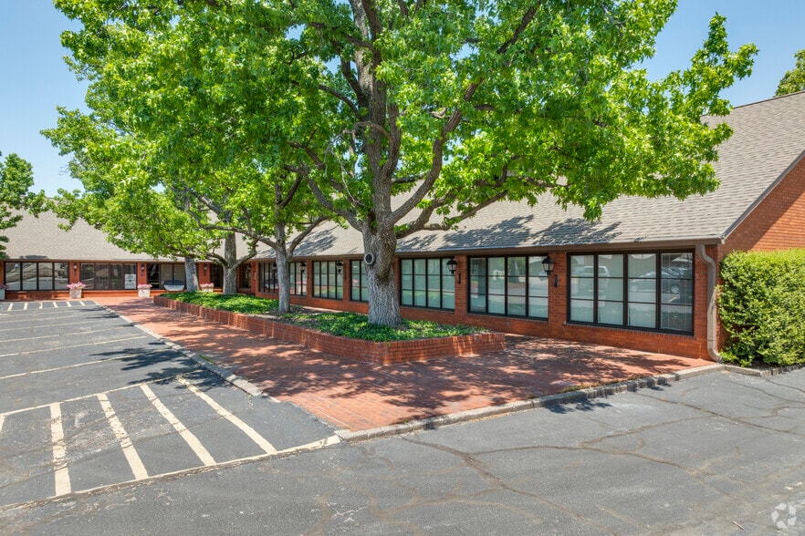 More Photos Of 4835 S Peoria Ave, Tulsa Office For Sale