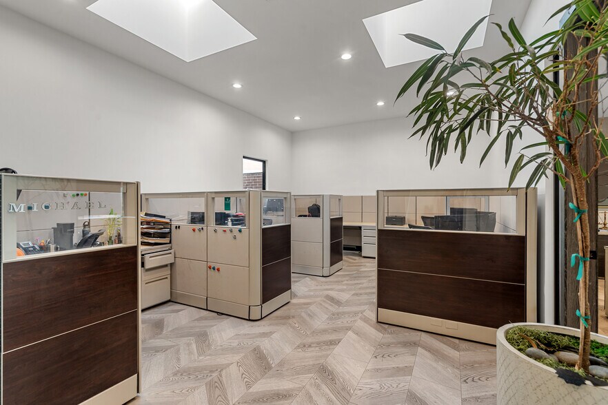 More Photos Of 4041 Wilshire Blvd, Los Angeles Office For Lease