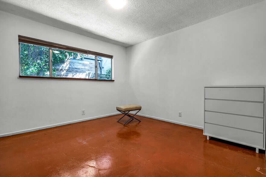 More Photos Of 614 6th Ave, Venice Apartments For Sale