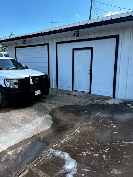 Primary Photo Of 1603 E Main St, Gatesville Office For Lease