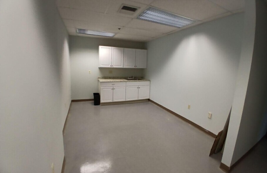 More Photos Of 140 Boulevard, Washington Medical For Lease
