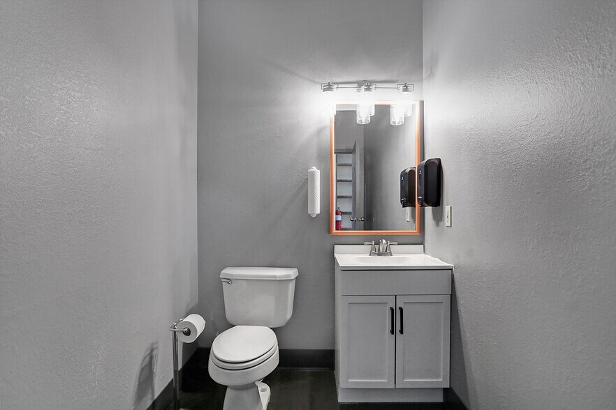 More Photos Of 615 Russell Ave, Indianapolis Medical For Sale