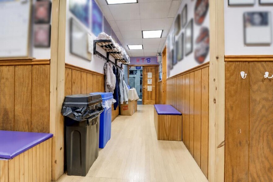 More Photos Of 6729 Central Ave, Glendale General Retail For Lease