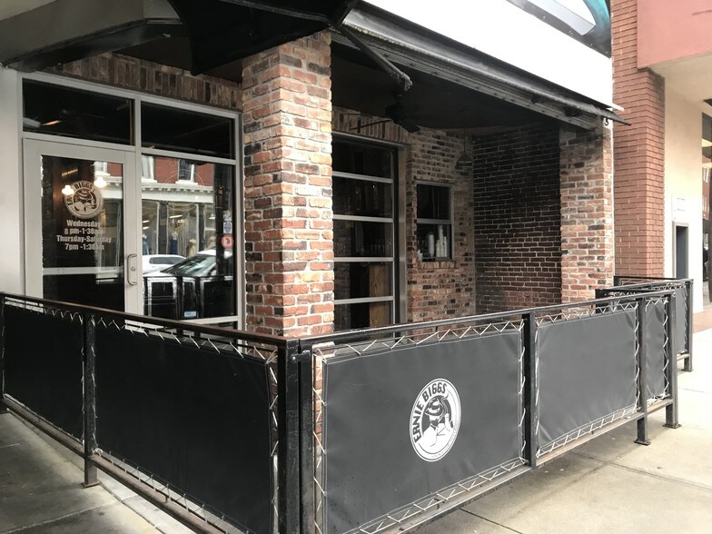 More Photos Of 312 South Ave, Springfield Bar For Lease