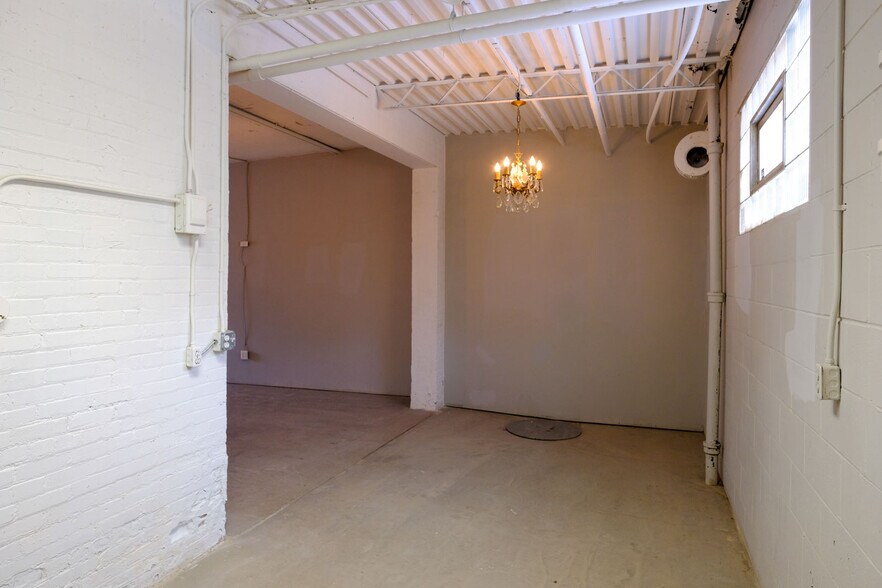 More Photos Of 408 W Main St, Benton Harbor Freestanding For Lease