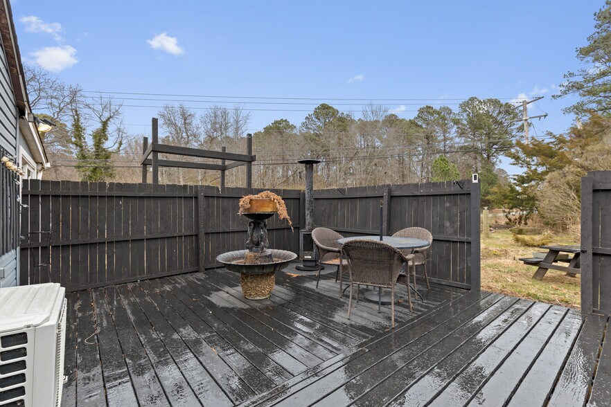 More Photos Of 16011 Cobb Island Rd, Newburg Garden Center For Lease