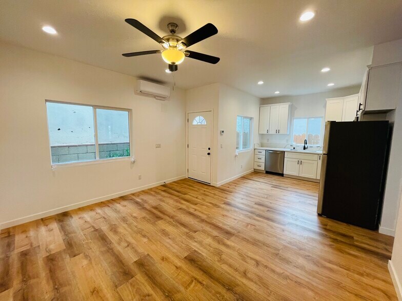 More Photos Of 6737-43 Thomson Ct, San Diego Apartments For Sale