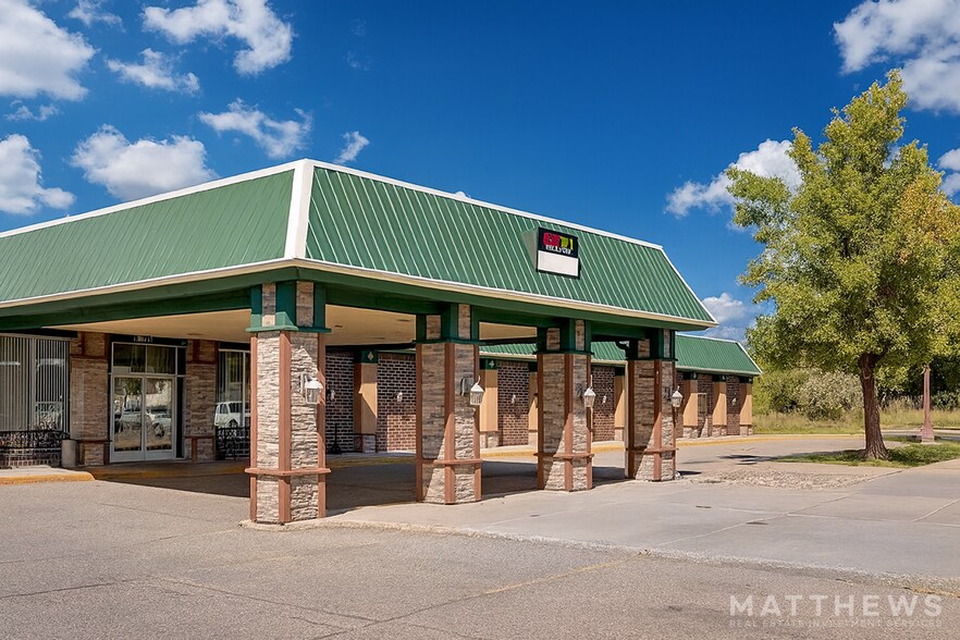 Primary Photo Of 2015 N Humiston Ave, Worthington Hospitality For Sale