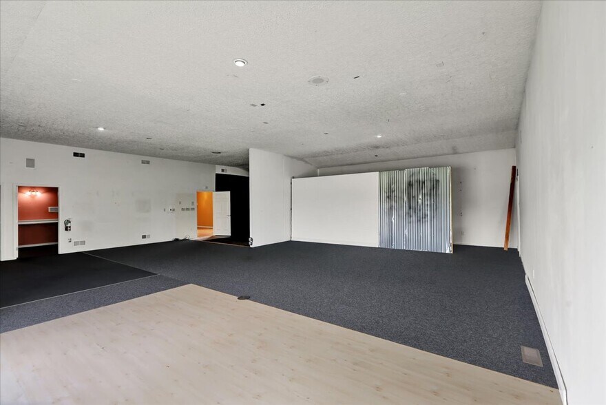 More Photos Of 5 Old Wernersville Rd, Sinking Spring Freestanding For Lease