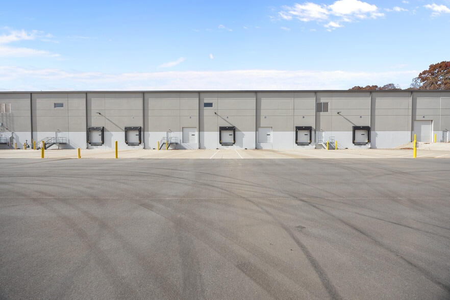 More Photos Of 3631 McConnell Rd, Greensboro Distribution For Lease