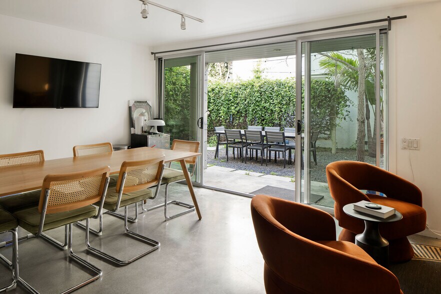More Photos Of 608 Westminster Ave, Venice Apartments For Sale