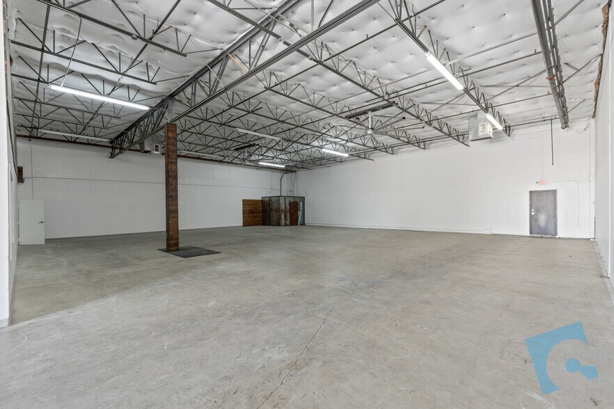 More Photos Of 2845 Exchange Blvd, Southlake Showroom For Lease