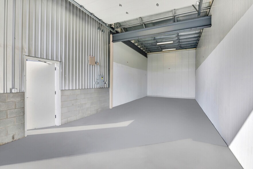 More Photos Of 2200 109th St S, Tacoma Self Storage For Lease