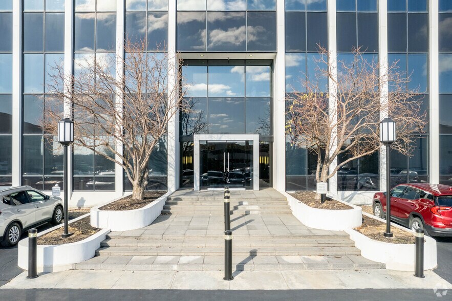 More Photos Of 10040 Regency Cir, Omaha Loft Creative Space For Lease