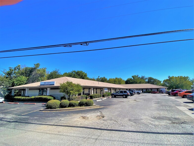 Primary Photo Of 328 W Main St, Azle Office For Lease