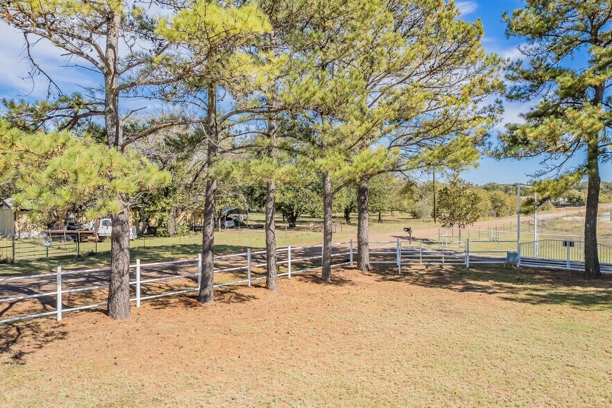 More Photos Of 327 County Road 4851, Newark Industrial For Lease