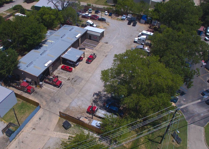 More Photos Of 715 Dallas Dr, Denton Flex For Sale