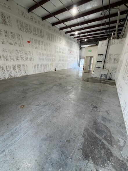 More Photos Of 17030 Alico Commerce Ct, Fort Myers Warehouse For Sale
