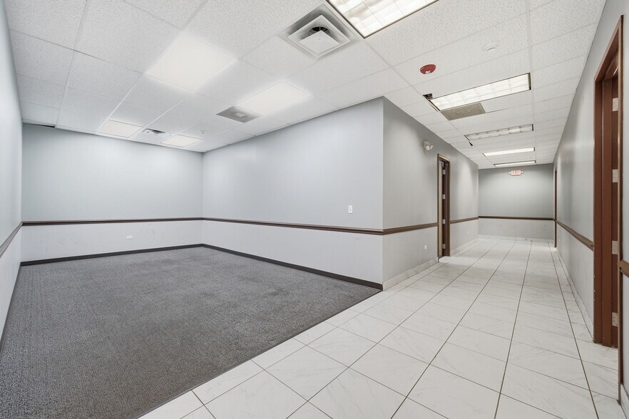 More Photos Of 944 E Roosevelt Rd, West Chicago Storefront For Lease