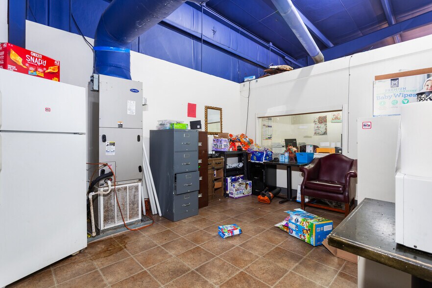 More Photos Of 702 Wilmer Ave, Anniston Office For Sale
