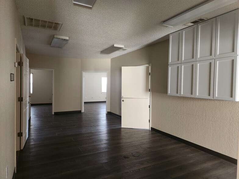 More Photos Of 2501 Summerhill Rd, Texarkana Office For Sale