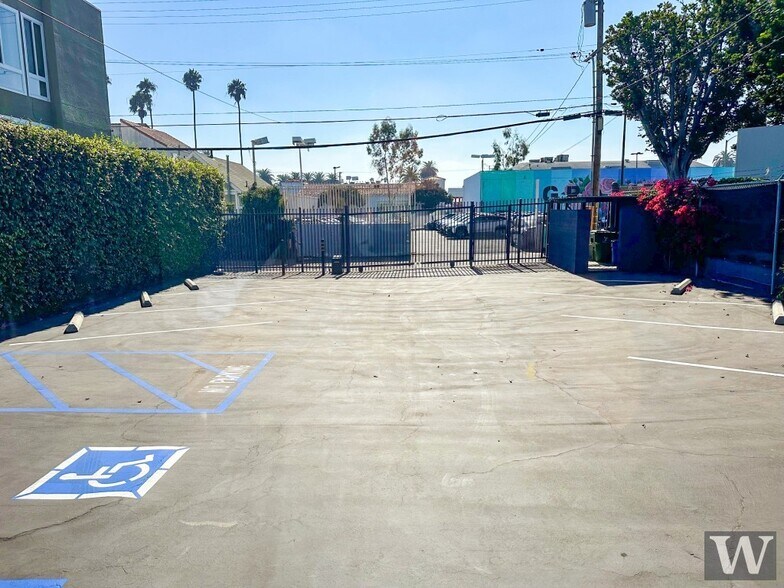 More Photos Of 1412 14th St, Santa Monica Office Residential For Lease