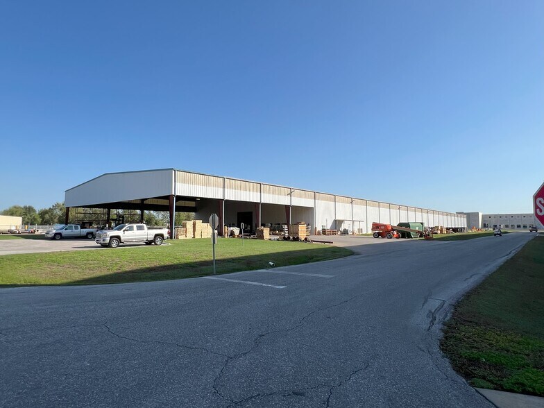 More Photos Of 6401 N Eldridge Pky, Houston Manufacturing For Sale