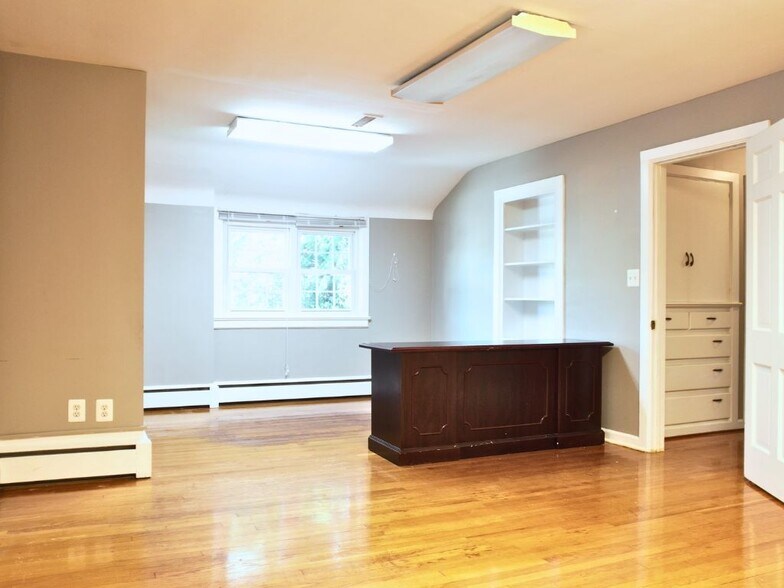 More Photos Of 9327 Main St, Manassas Office For Lease