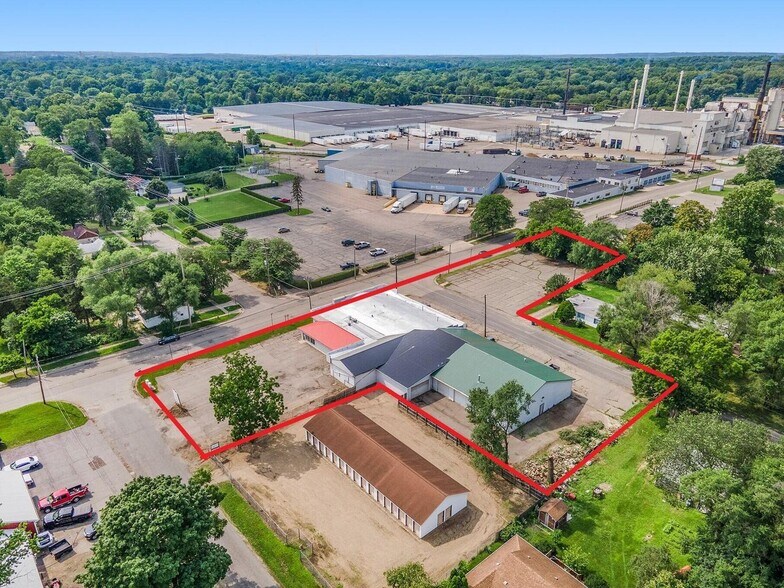More Photos Of 600 N Clark St, Albion Auto Dealership For Sale