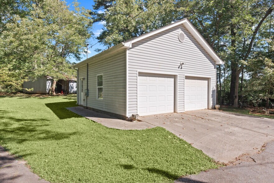 More Photos Of 1556 Highway 29 N, Newnan Office Residential For Sale