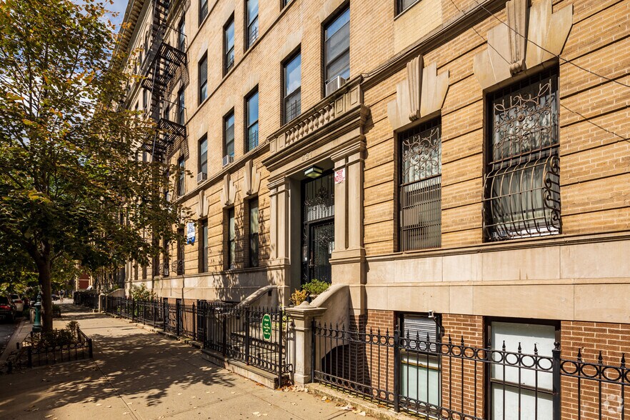 More Photos Of 411-421 Manhattan Ave, New York Apartments For Sale