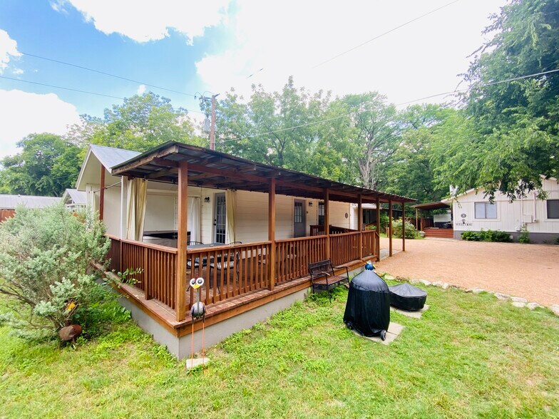 More Photos Of 104 Scudder Ln, Wimberley Hotel For Sale