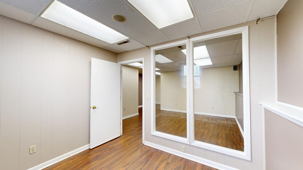 More Photos Of 3130 N Woodford St, Decatur General Retail For Sale