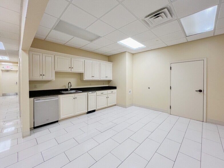 More Photos Of 205 Marcon Dr, Lafayette Manufacturing For Sale